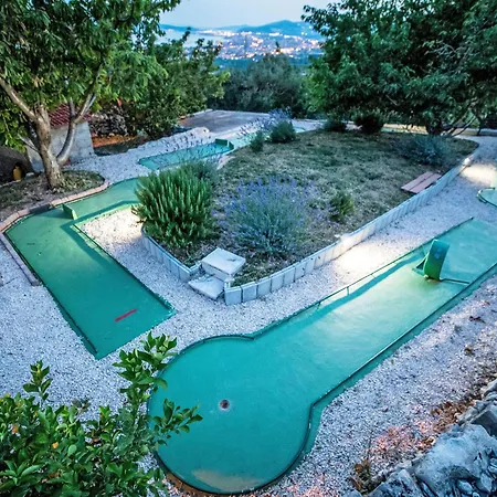 Hébergement de vacances Hill Pool By Interhome